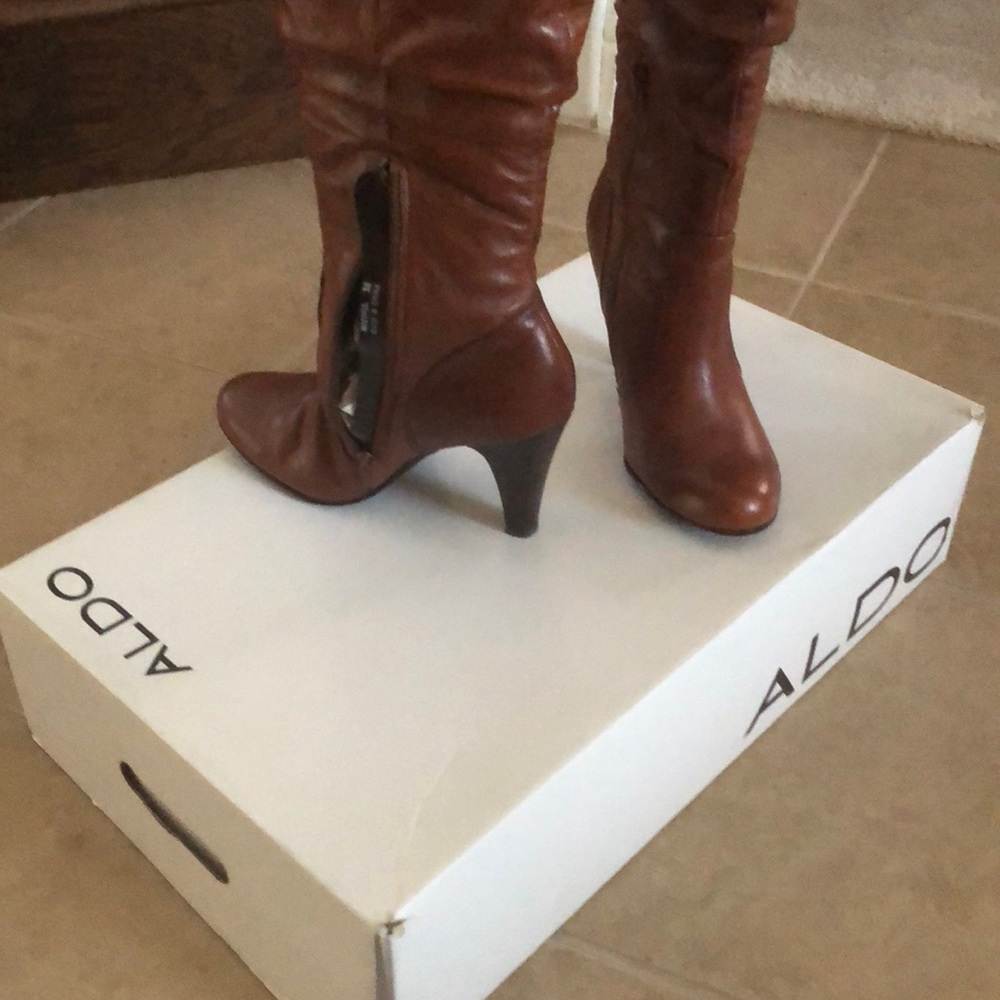 Sleek boots